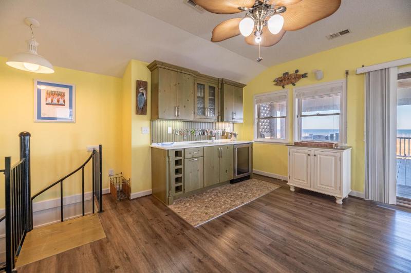 T.L. Sea - KDH MP 6 Oceanfront Ocean view Rec Room Spacious Decks Private Walk to Beach - image 5