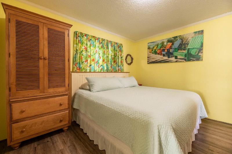 T.L. Sea - KDH MP 6 Oceanfront Ocean view Rec Room Spacious Decks Private Walk to Beach - image 35