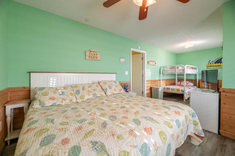 T.L. Sea - KDH MP 6 Oceanfront Ocean view Rec Room Spacious Decks Private Walk to Beach - image 39