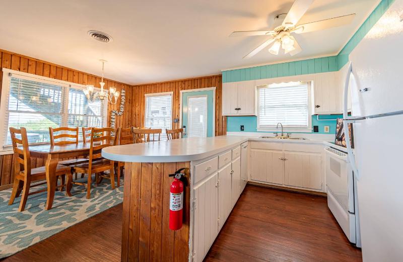 Serendipity - KDH MP 6.5 Oceanfront Amazing Ocean View Hot Tub Pets OK YR Flex Stays - image 12