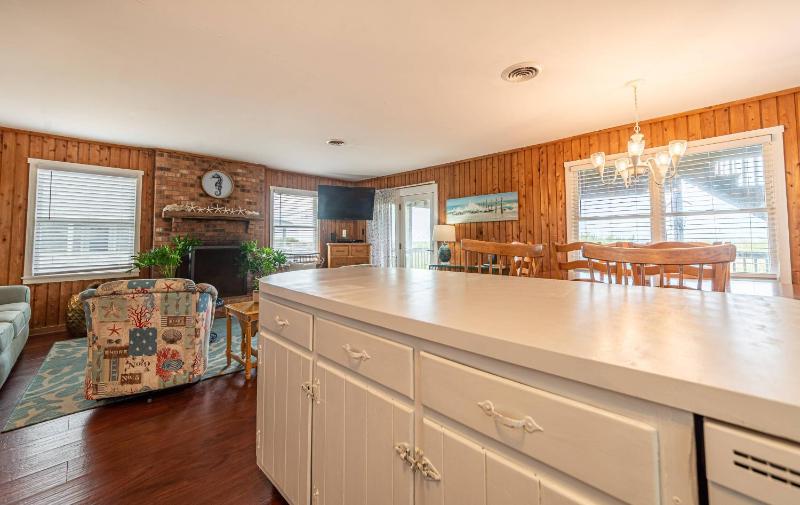 Serendipity - KDH MP 6.5 Oceanfront Amazing Ocean View Hot Tub Pets OK YR Flex Stays - image 16