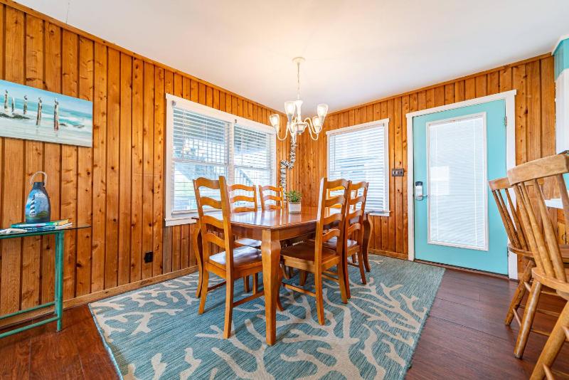 Serendipity - KDH MP 6.5 Oceanfront Amazing Ocean View Hot Tub Pets OK YR Flex Stays - image 6