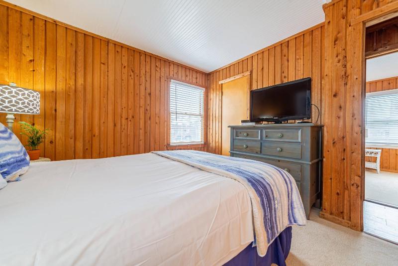Serendipity - KDH MP 6.5 Oceanfront Amazing Ocean View Hot Tub Pets OK YR Flex Stays - image 21