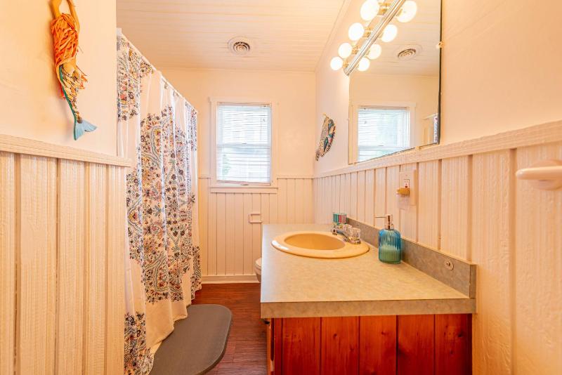 Serendipity - KDH MP 6.5 Oceanfront Amazing Ocean View Hot Tub Pets OK YR Flex Stays - image 33
