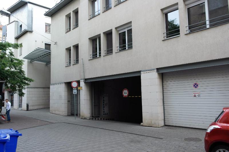 Studio Apartment image 1