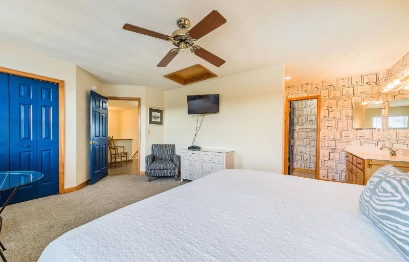 An American Dream - Nags Head MP 10 Oceanfront Pool Hot Tub Pets OK - image 36