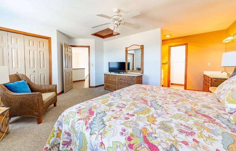 Smooth Sailing - Nags Head MP 10 Oceanfront Ocean View Pool Hot Tub Pets OK Flex Stays - image 49