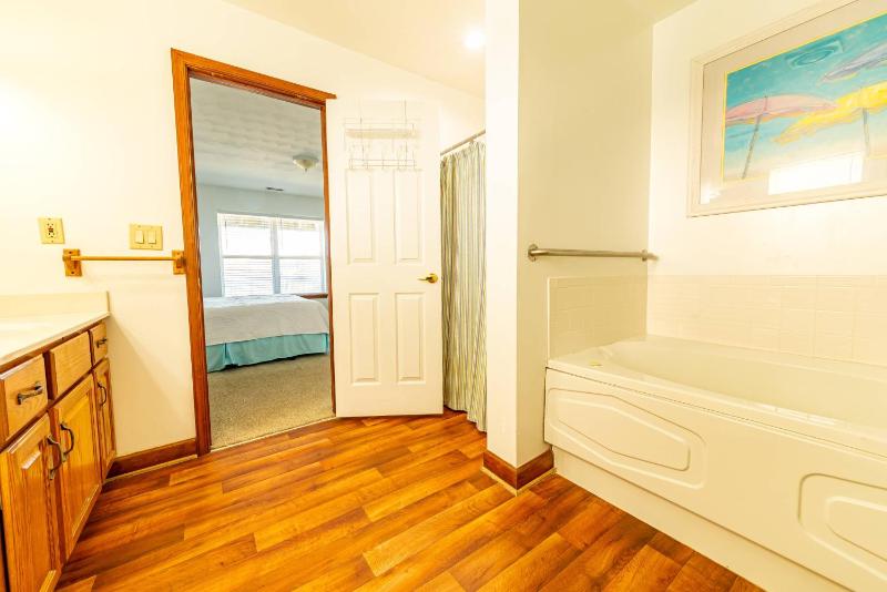 Smooth Sailing - Nags Head MP 10 Oceanfront Ocean View Pool Hot Tub Pets OK Flex Stays - image 47