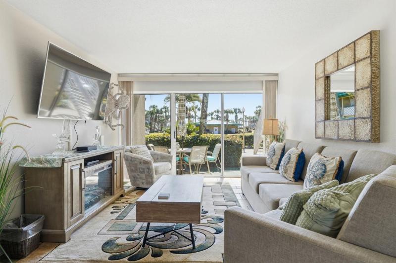 100A - 1BR/1 Bath at Seaspray Condos on Okaloosa Island Fort Walton Beach Fl - image 1