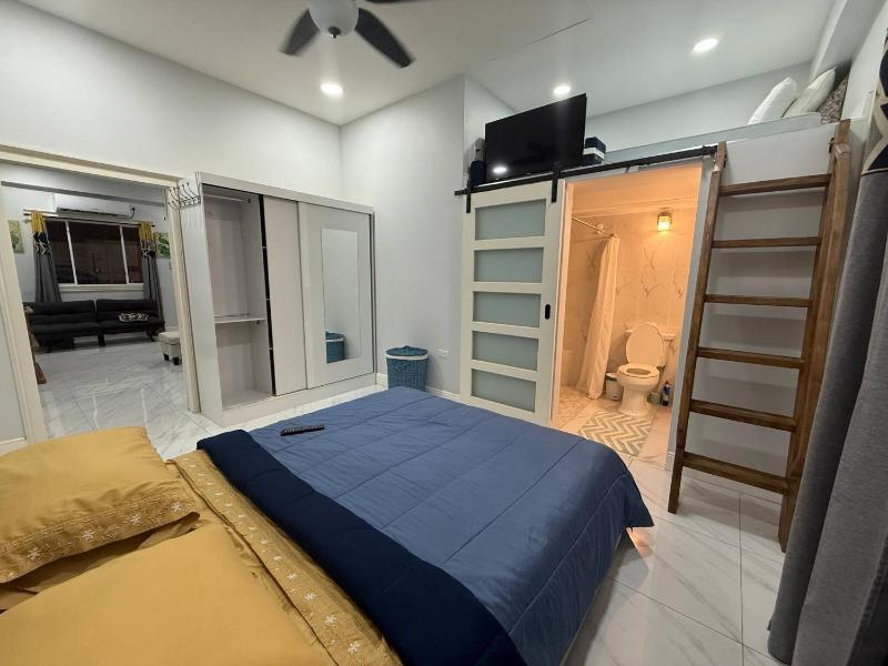 Modern Cascade 1-Bdrm - image 6