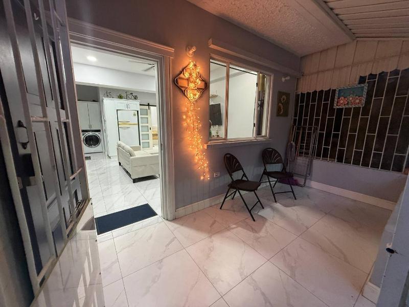 Modern Cascade 1-Bdrm - image 13
