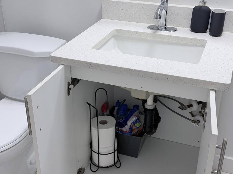 Charming Family-Friendly House Rental in Edmonton - image 4