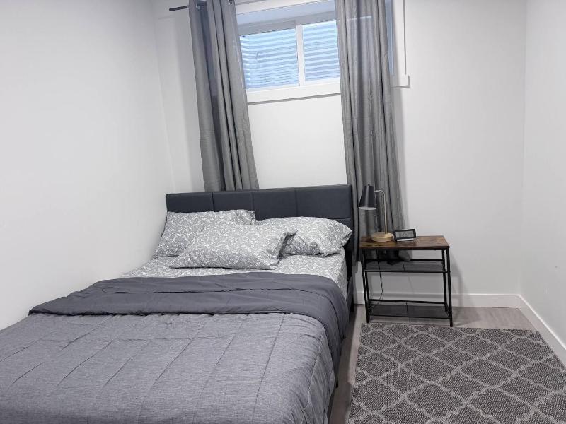 Charming Family-Friendly House Rental in Edmonton - image 1