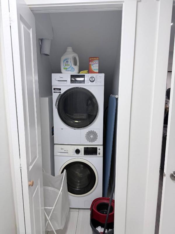 Charming Family-Friendly House Rental in Edmonton - image 7