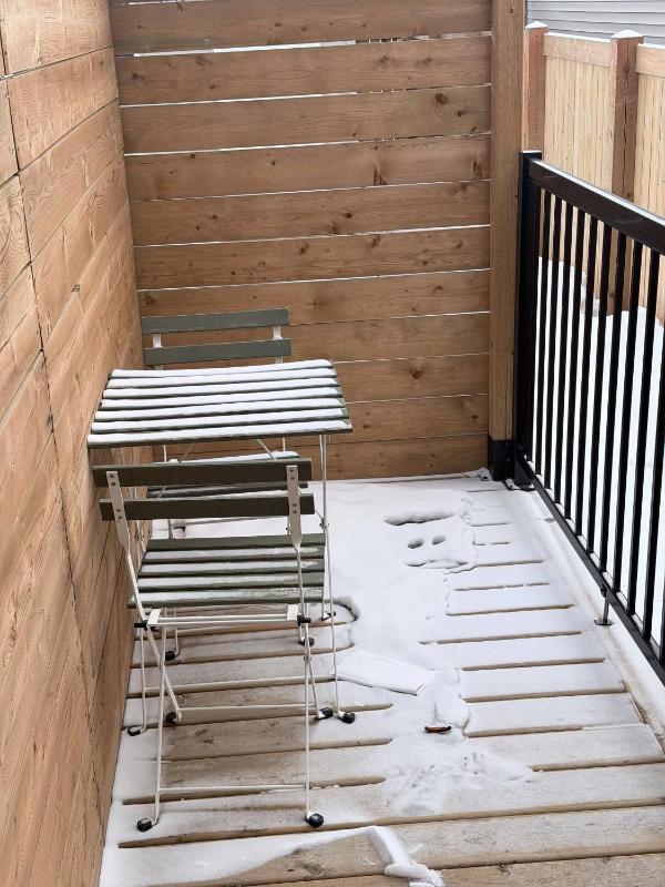 Charming Family-Friendly House Rental in Edmonton - image 3