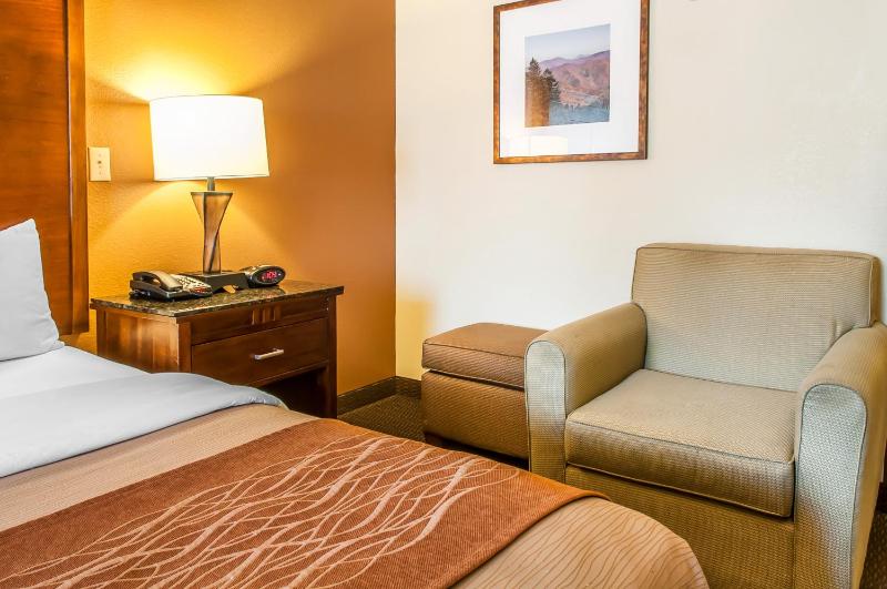 King Room - Non-Smoking - Disability Access image 4