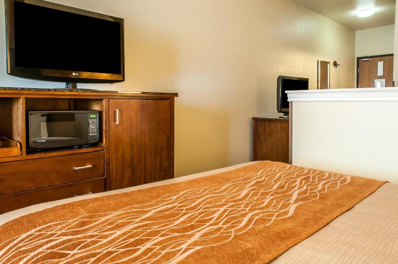 King Room - Non-Smoking - Disability Access image 3