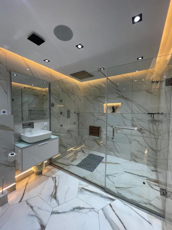 WATER VIEW 3 BEDROOM APARTMENT WITH JACUZZI PARKING WiFi NETFLIX POOL - image 8