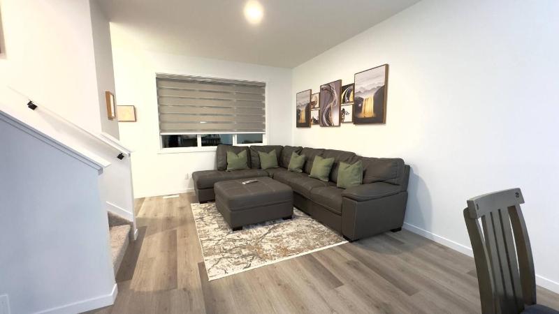 3BR Family House in NE Edmonton - image 40