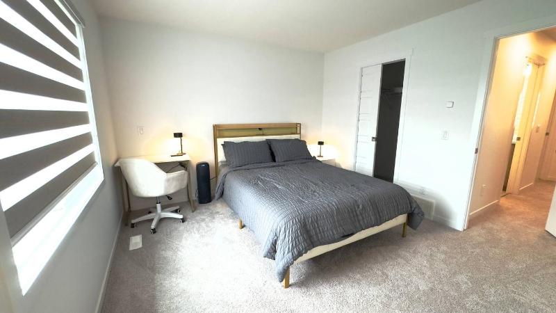 3BR Family House in NE Edmonton - image 39
