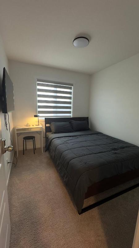 3BR Family House in NE Edmonton - image 22
