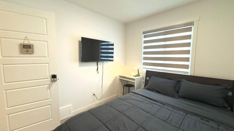 3BR Family House in NE Edmonton - image 43