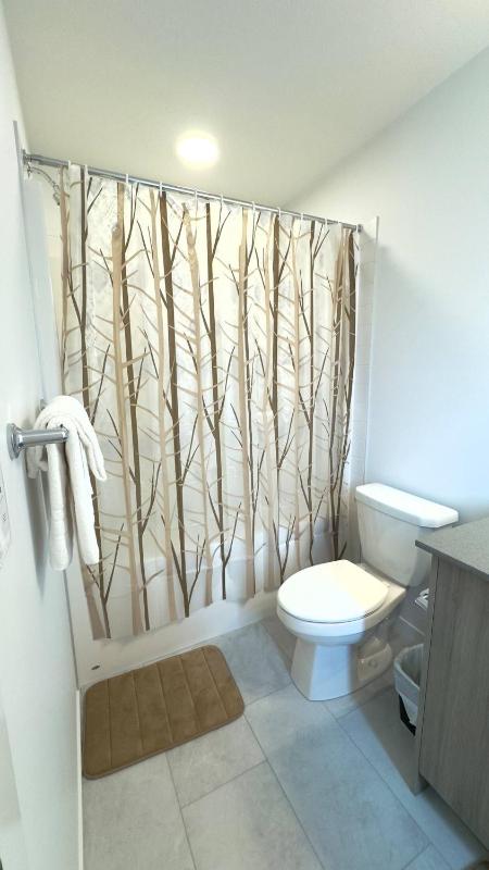 3BR Family House in NE Edmonton - image 27