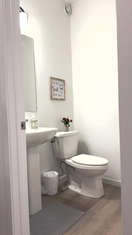 3BR Family House in NE Edmonton - image 18