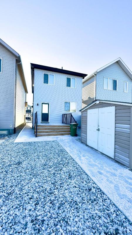 3BR Family House in NE Edmonton - image 45