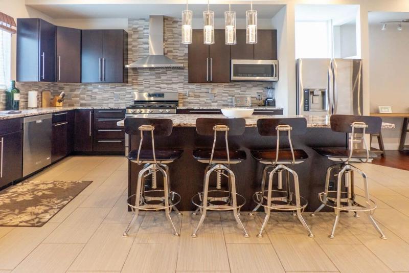 6BR-4BA 4-Floor Sleeping for 17 ABODEbucks - image 9