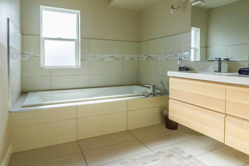 6BR-4BA 4-Floor Sleeping for 17 ABODEbucks - image 14