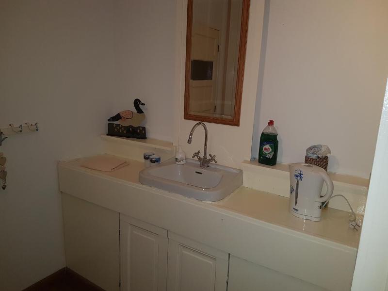 King Suite - Non-Smoking image 4