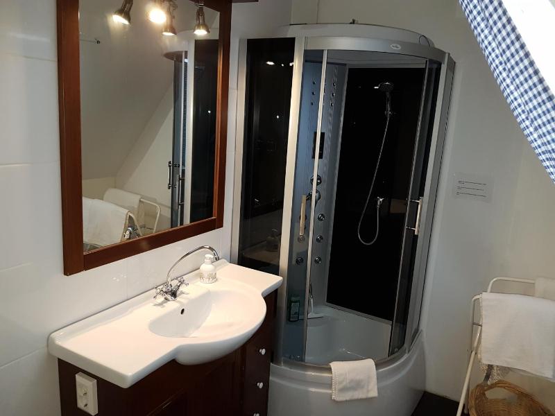 Suite - Non-Smoking image 3