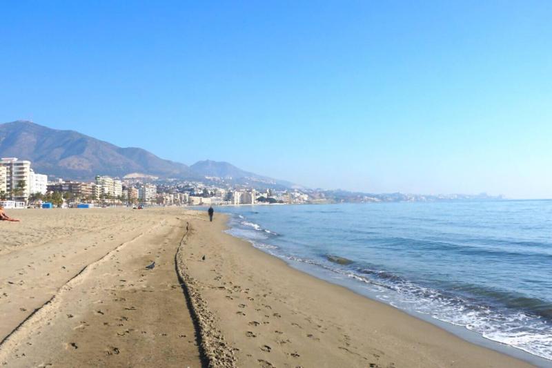 Modern 2BD Beach Apt in Los Boliches - image 12