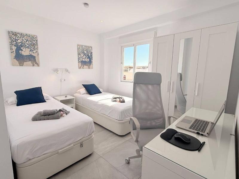 Modern 2BD Beach Apt in Los Boliches - image 16