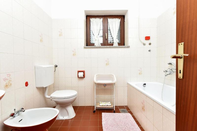 Comfortable stay in Faana with outdoor space - image 25