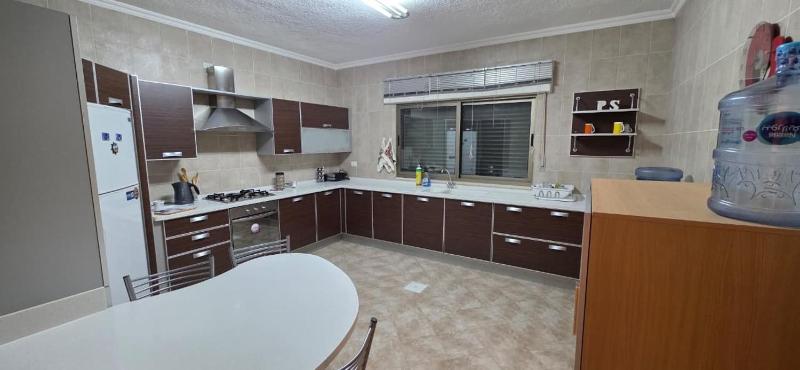Downtown living appartment stylish luxe شقة مفروشة فاخرة في بين دير غبار والصويفيه - image 7