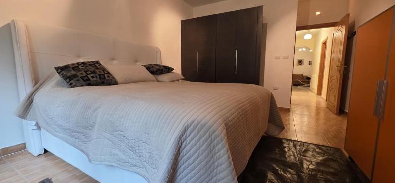 Downtown living appartment stylish luxe شقة مفروشة فاخرة في بين دير غبار والصويفيه - image 3