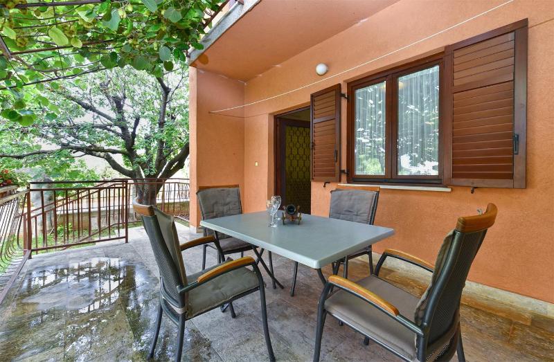 Relaxing apartment with outdoor space in Faana - image 1