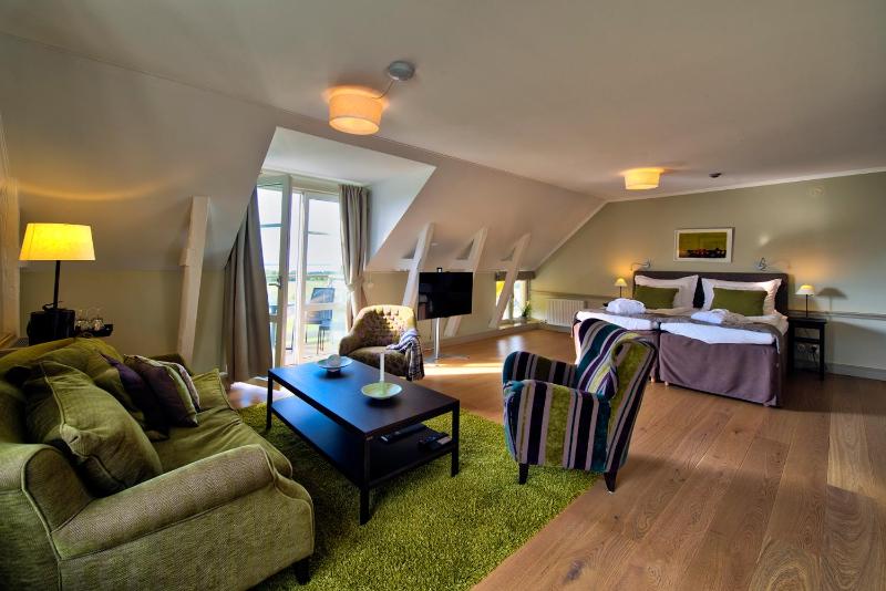 Two-Bedroom Suite with Ocean View image 4