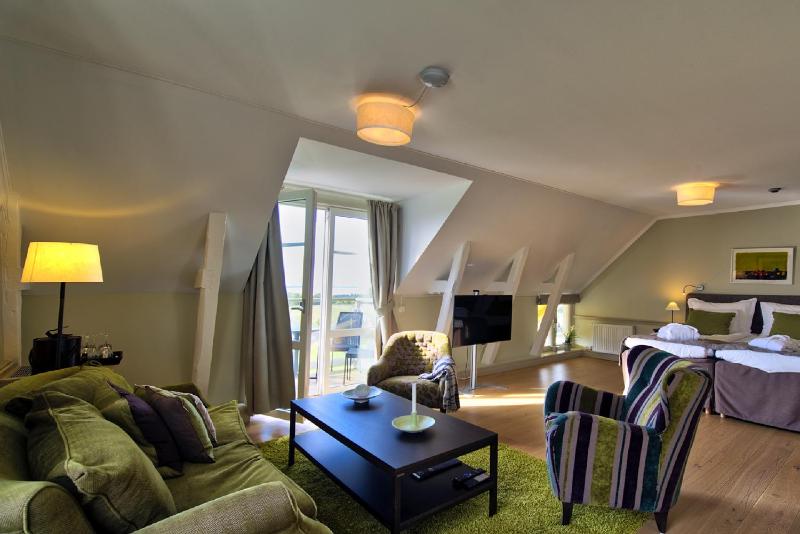 Two-Bedroom Suite with Ocean View image 2