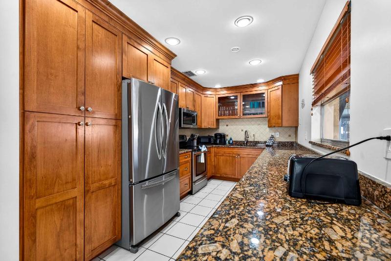 Family 5BR Tampa Home W Heated Pool 1 Mile to Stadium - image 8