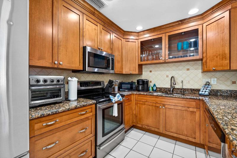 Family 5BR Tampa Home W Heated Pool 1 Mile to Stadium - image 5