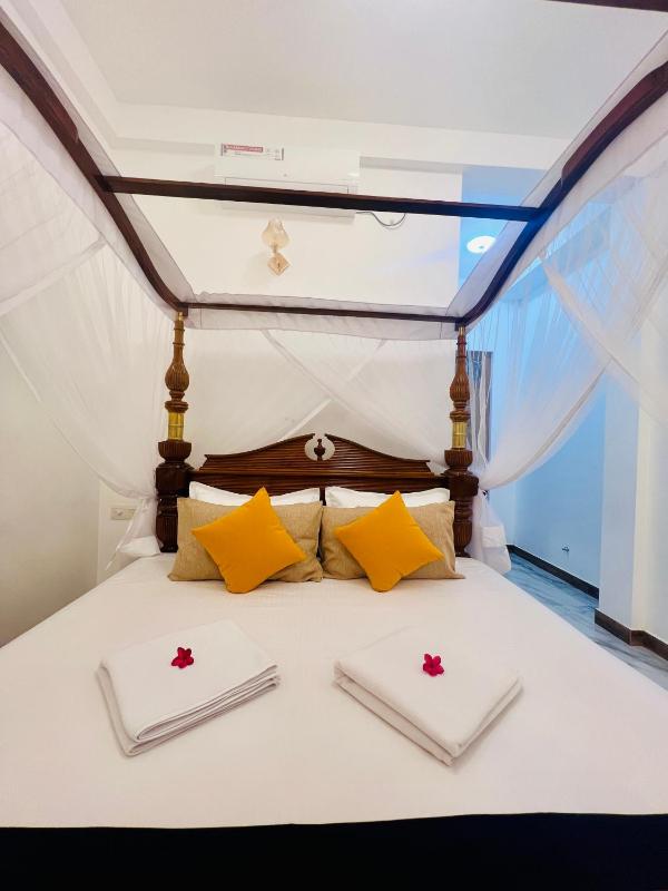 Frans Luxurious Villa - image 14