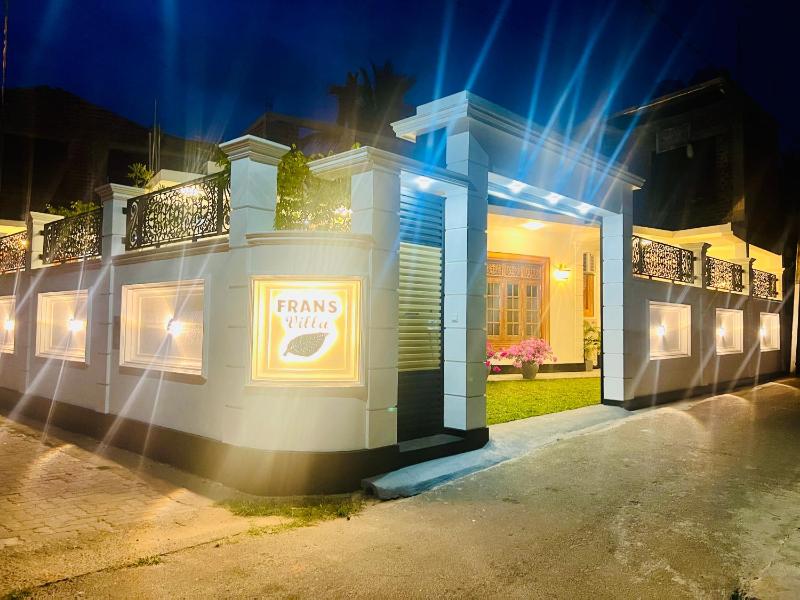 Frans Luxurious Villa - image 15