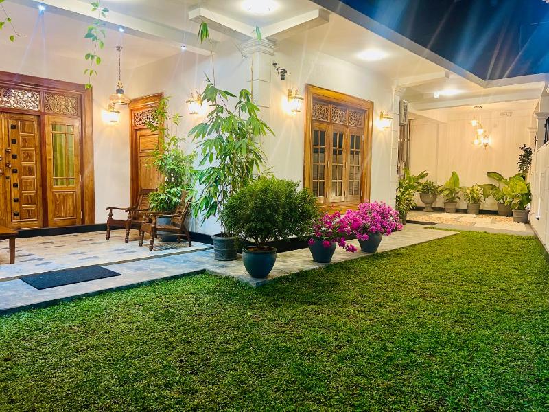 Frans Luxurious Villa - image 2