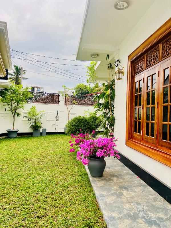 Frans Luxurious Villa - image 8