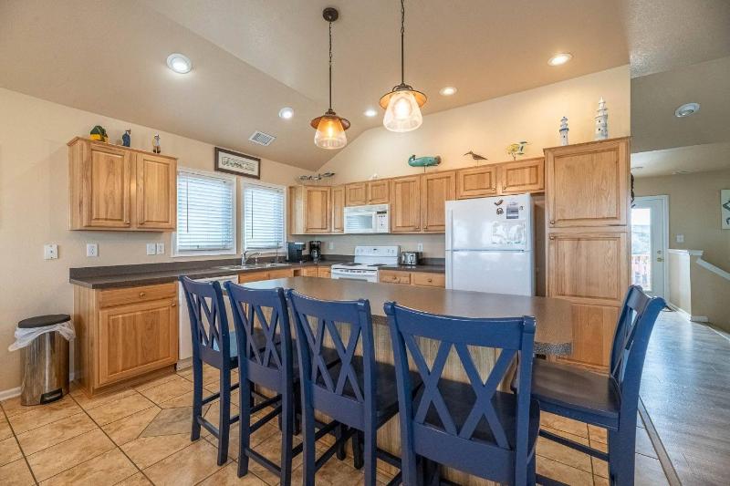 Shorenuff - Nags Head MP 11 Ocean View Beach 200 Yds Pool Hot Tub Pool Table YR Flex Stays - image 18