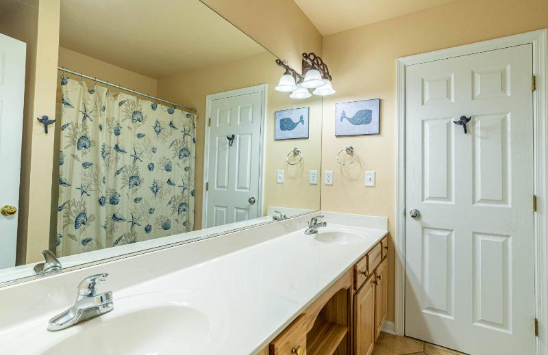 Shorenuff - Nags Head MP 11 Ocean View Beach 200 Yds Pool Hot Tub Pool Table YR Flex Stays - image 15