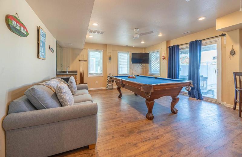 Shorenuff - Nags Head MP 11 Ocean View Beach 200 Yds Pool Hot Tub Pool Table YR Flex Stays - image 34